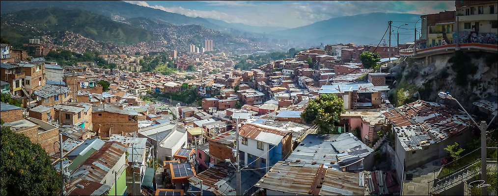 Medellin Comuna13 08Oct2013 PG 061